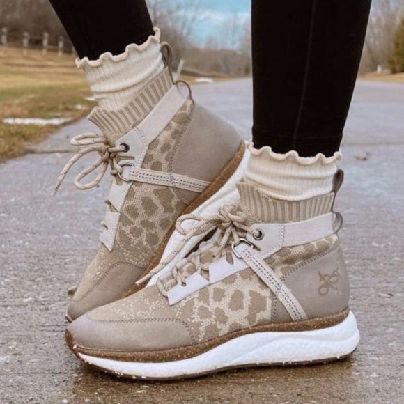 OTBT Womens Hybrid High Top Sneakers Size 6 Khaki Tan Leopard Print Sock Shoes - Picture 1 of 10